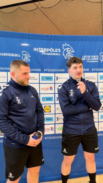 🔥 [𝑰𝙉𝑻𝙀𝑹𝙋𝑶𝙇𝑬𝙎 𝙈𝑨𝙎𝑪𝙐𝑳𝙄𝑵𝙎]

Interview n°17

🤾‍♂️ Les arbitres de la @handballbretagne Baptiste POUPEL et Matthieu POUPEL livrent leurs impressions après la rencontre opposant le @grandesthandball au @andebolportugal !

#InterpôlesMasculins2026 #Handball #polesport