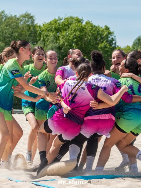 🏖️ [𝑰𝙉𝑻𝑬𝙍𝑪𝙊𝑴𝑰𝑻𝑬𝙎 𝘽𝑬𝘼𝘾𝙃 𝙃𝑨𝙉𝑫𝘽𝑨𝙇𝙇]

📸 Retour en images sur cette superbe journée aux lacs de la Monnerie !

Un grand merci à toutes les sélections et aux encadrants pour leur participation à cette première édition des Intercomités sur le territoire des Pays de la Loire, ainsi qu’au club organisateur pour son accueil et l’organisation de cette journée ☀️

👏 Félicitations à l’ensemble des participants pour leur engagement et leur état d’esprit !

👉 Retrouvez toutes les photos ici :
https://handballpaysdelaloire.sharepoint.com/:f:/s/COMMUN/IgBNUCgx6uWgQKALOGg02sFKAXUWY3zWpjqi9gBBfvR9aGM?e=VBwhMB

@handcomitesarthe @comite44handball @comite49handball @vendeehb @lafleche_handball_ 

#PaysDeLaLoire PDLL BeachHandball Intercomités
