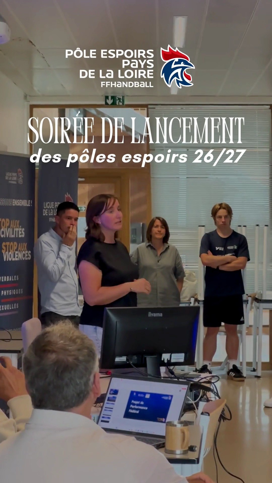 🎥 𝗥𝗲𝘁𝗼𝘂𝗿 𝘀𝘂𝗿 𝗹𝗮 𝘀𝗼𝗶𝗿𝗲́𝗲 𝗱𝗲 𝗹𝗮𝗻𝗰𝗲𝗺𝗲𝗻𝘁 𝗱𝗲𝘀 𝗣𝗼̂𝗹𝗲𝘀 𝗘𝘀𝗽𝗼𝗶𝗿𝘀
✨ Le 9 septembre 2026, une nouvelle saison s'est officiellement ouverte pour les Pôles Espoirs des Pays de la Loire !
Cette soirée de lancement a été l'occasion de réunir l'ensemble des acteurs engagés dans l'accompagnement de nos jeunes talents : joueurs, joueuses, encadrants et familles.
👏 Un grand merci à toutes les personnes présentes pour ce moment de partage et d'échanges, essentiel pour démarrer cette nouvelle aventure !
🤾 Félicitations à l'ensemble des joueurs et joueuses pour leur intégration au sein des Pôles Espoirs, et bienvenue aux nouveaux arrivants.
🎬 Revivez les meilleurs moments de cette soirée en vidéo !
Nous souhaitons à toutes et à tous une belle saison !
@comite44handball @comite49handball @comite_53_handball @comitesarthehandball @vendeehb
#HandPaysdelaLoire #PolesEspoirs #Formation
